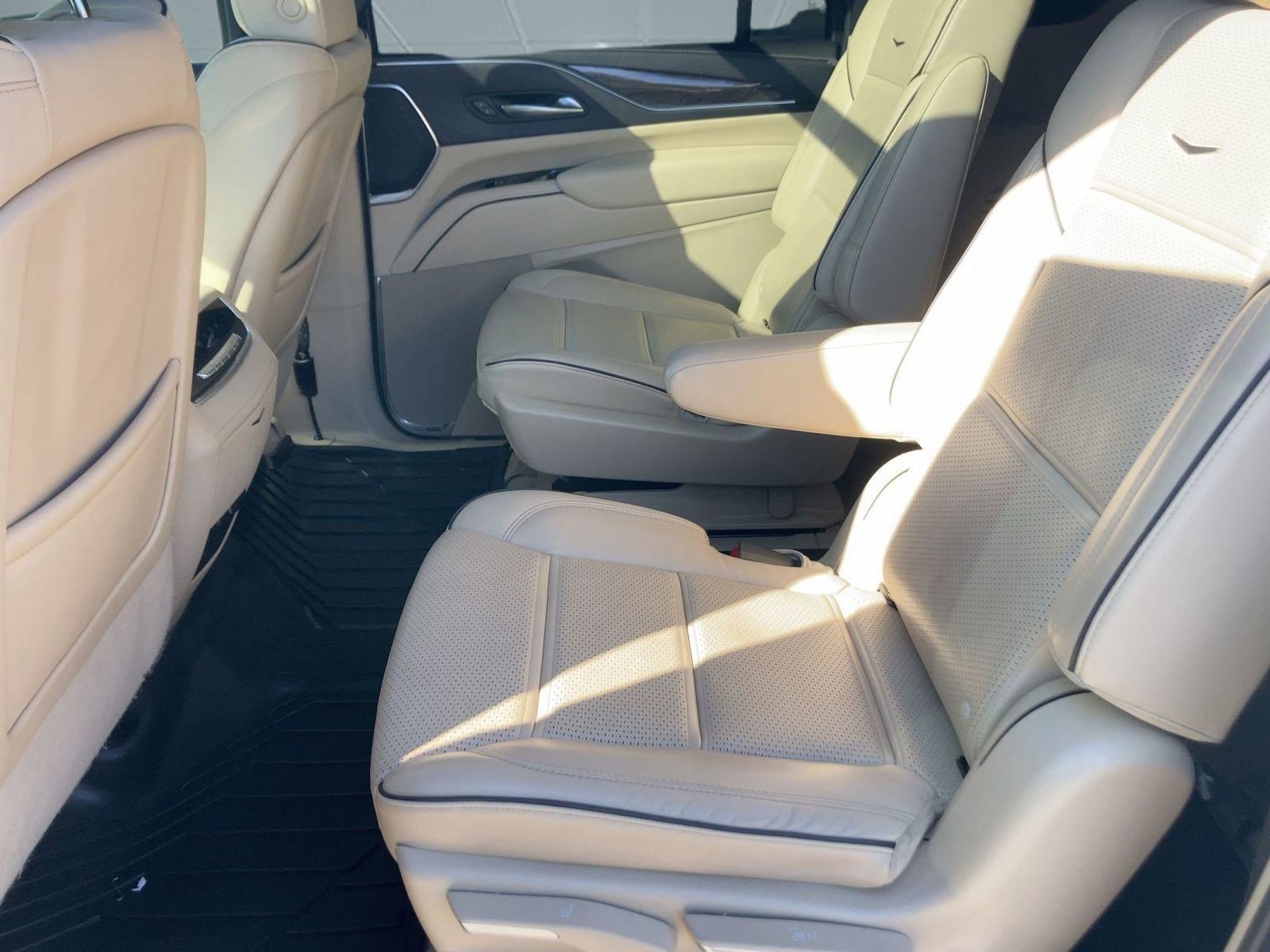 Used 2023 Cadillac Escalade ESV Premium Luxury w/ Performance Package image 14