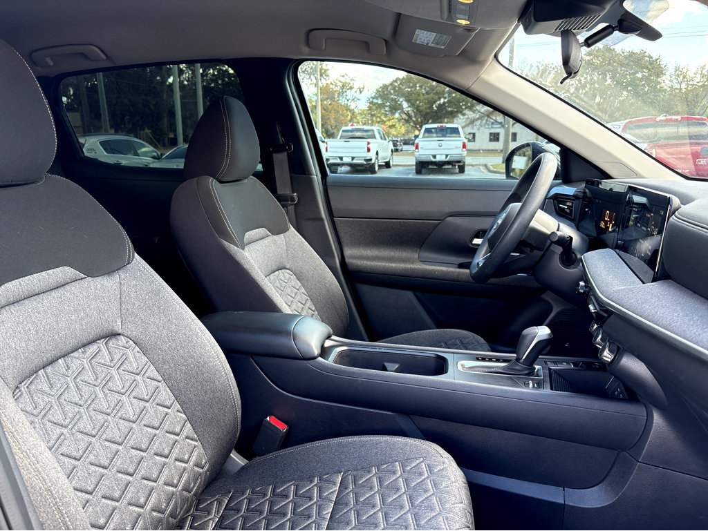 Used 2025 Nissan Kicks SV FWD image 9