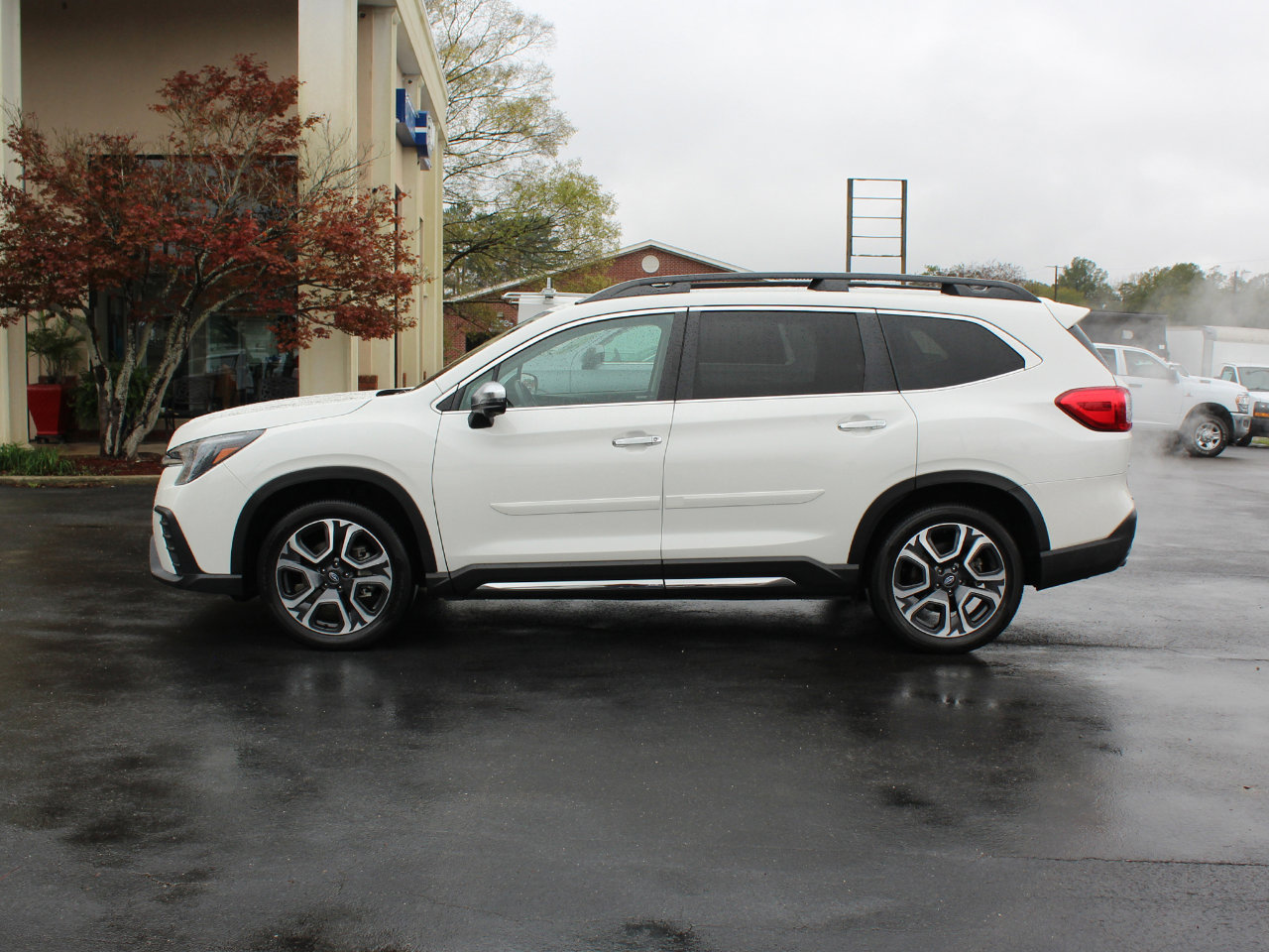 Used 2023 Subaru Ascent Touring image 9