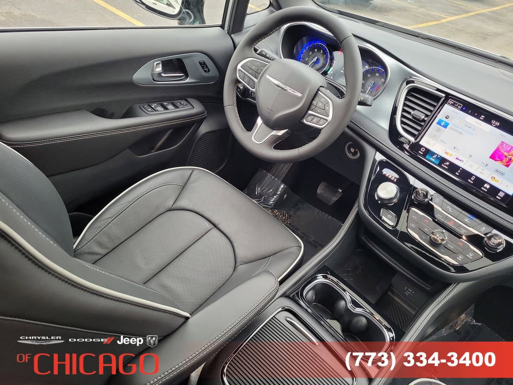 New 2026 Chrysler Pacifica Limited image 18