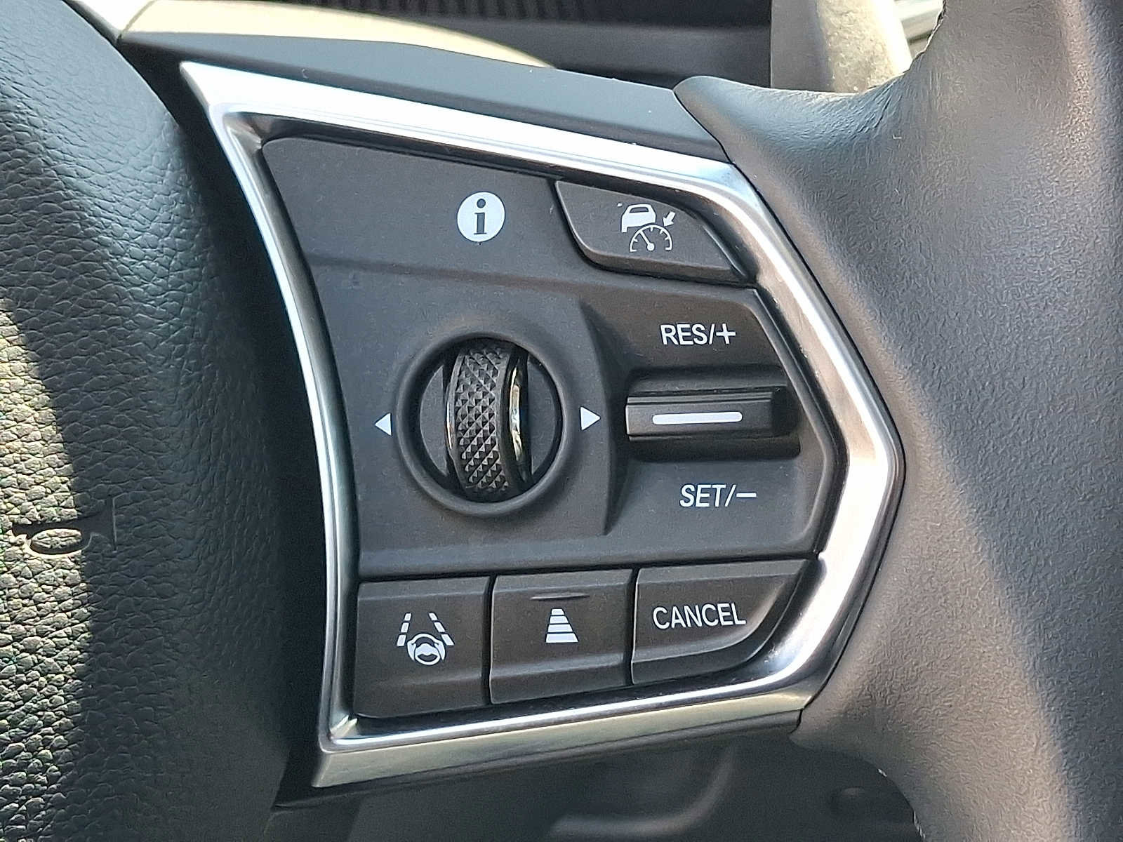 Certified 2023 Acura MDX SH-AWD w/ Technology Package image 24