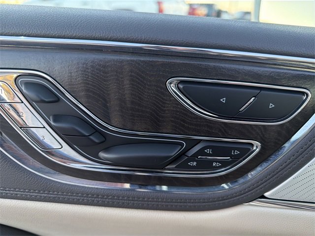 Used 2019 Lincoln Continental Reserve image 27