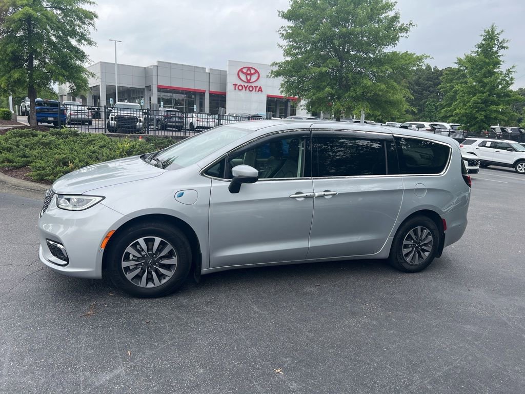 Used 2023 Chrysler Pacifica Touring-L FWD image 5