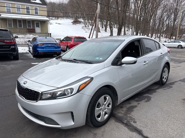 Used 2017 Kia Forte LX image 3