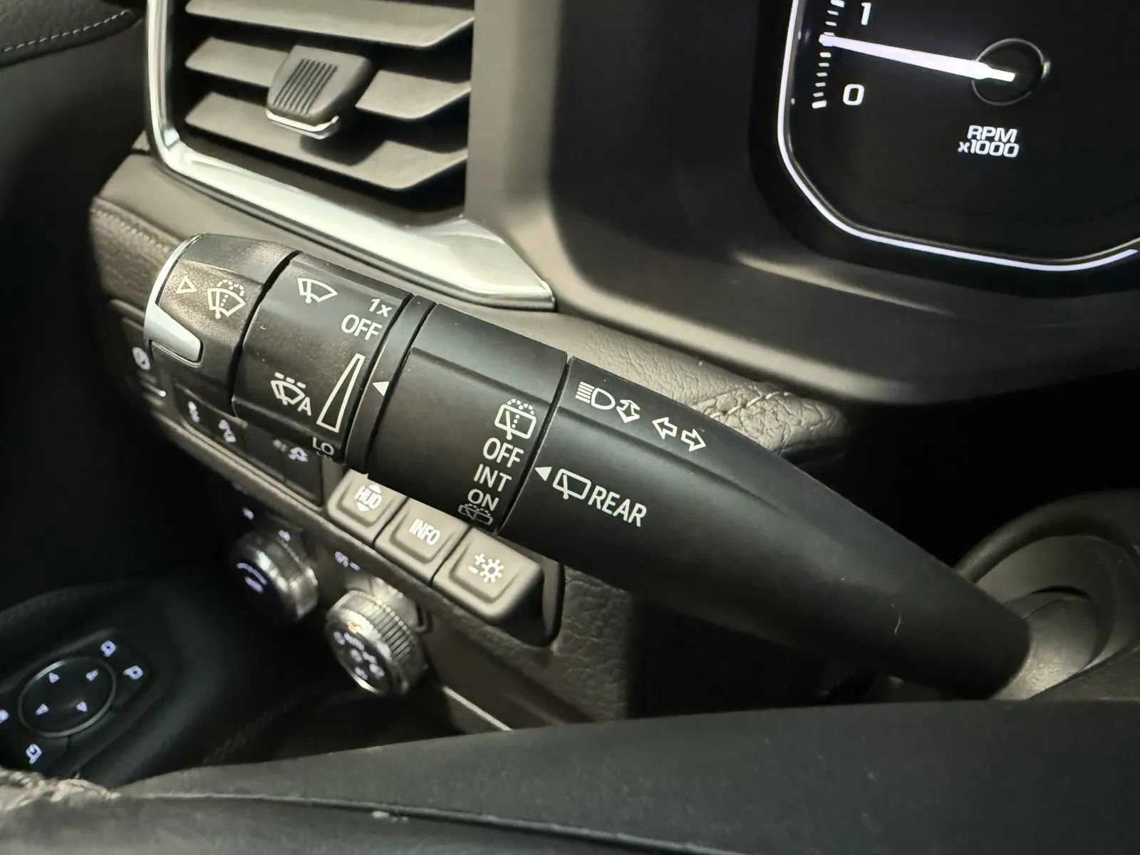 Used 2021 GMC Yukon Denali image 39