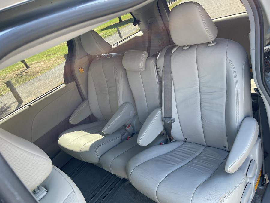 Used 2012 Toyota Sienna XLE w/ Entertainment Pkg FWD image 10
