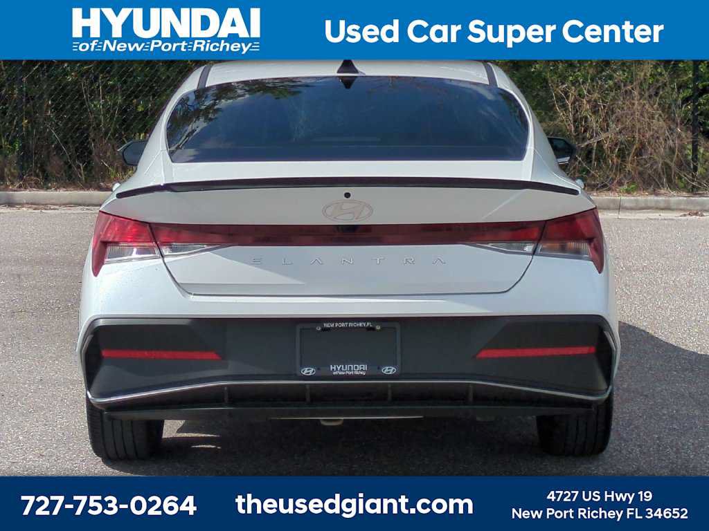 Used 2025 Hyundai Elantra Sport FWD image 4