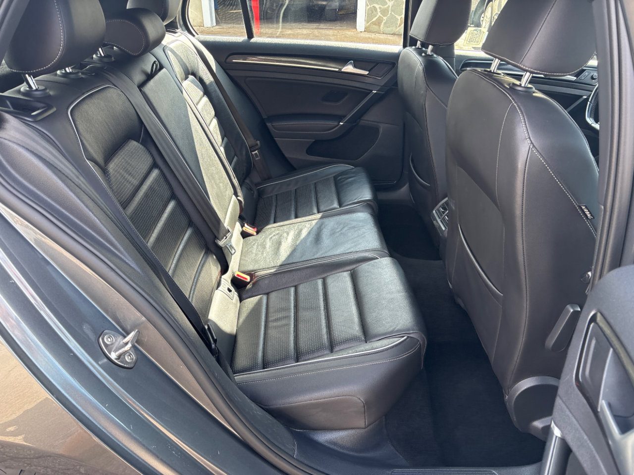 Used 2019 Volkswagen Golf R 4-Door image 12