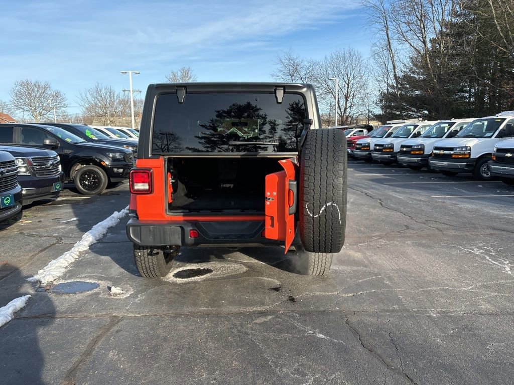 Used 2018 Jeep Wrangler Unlimited Sahara image 33