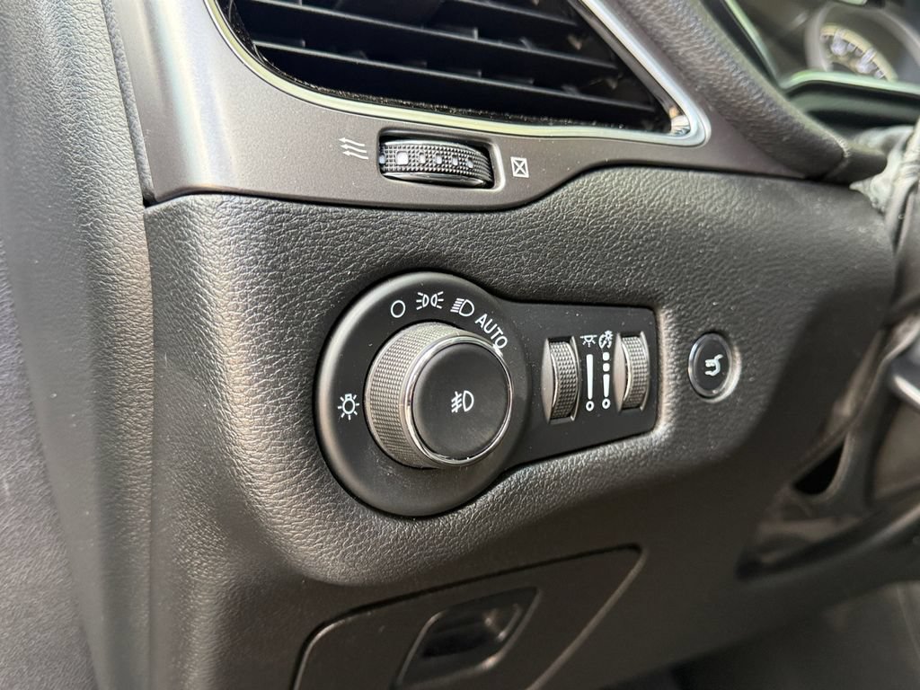 Certified 2022 Jeep Cherokee Limited AWD/4WD image 24