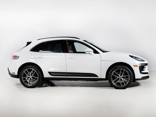 Certified 2025 Porsche Macan image 8