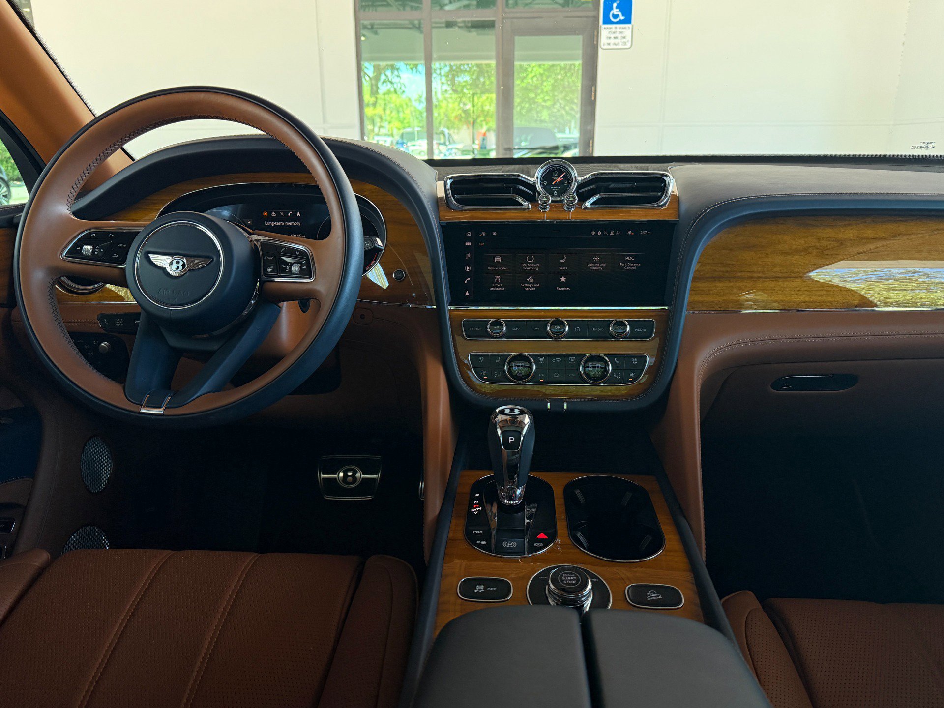 Used 2021 Bentley Bentayga AWD/4WD image 46