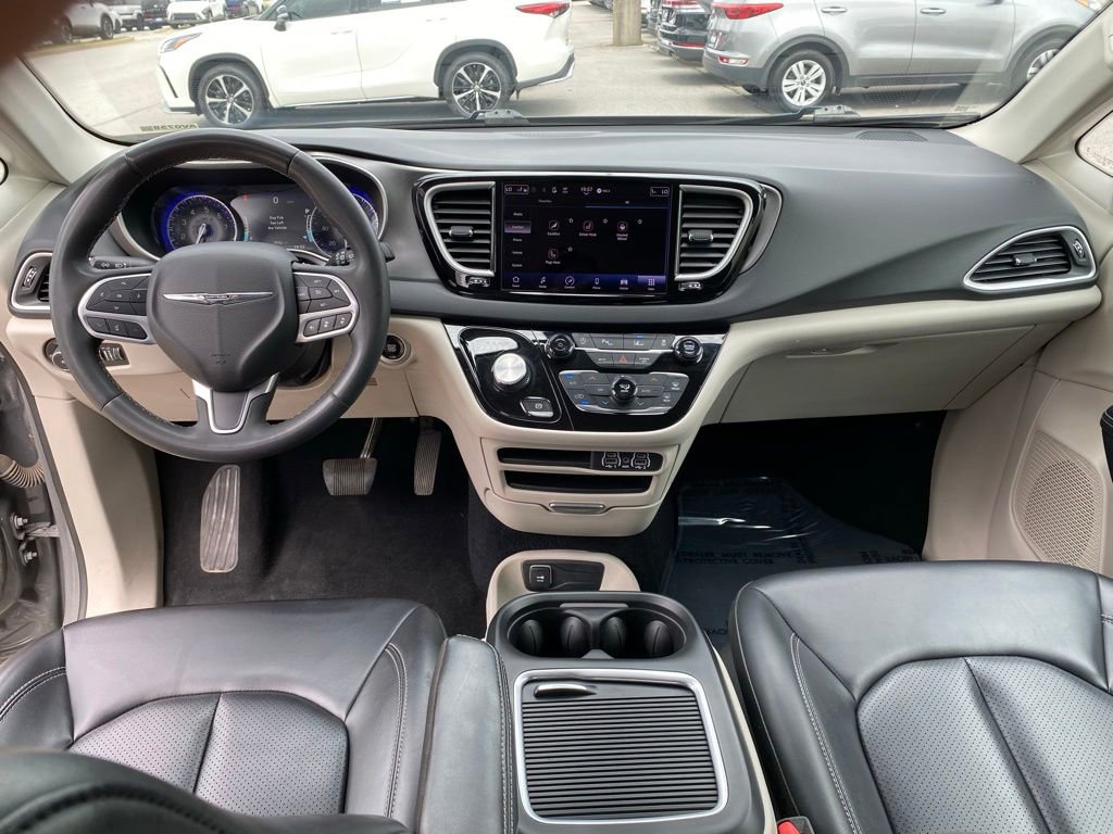 Used 2023 Chrysler Pacifica Touring-L FWD image 27