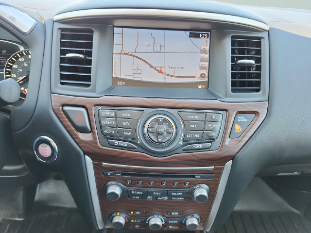 Used 2017 Nissan Pathfinder Platinum FWD image 23