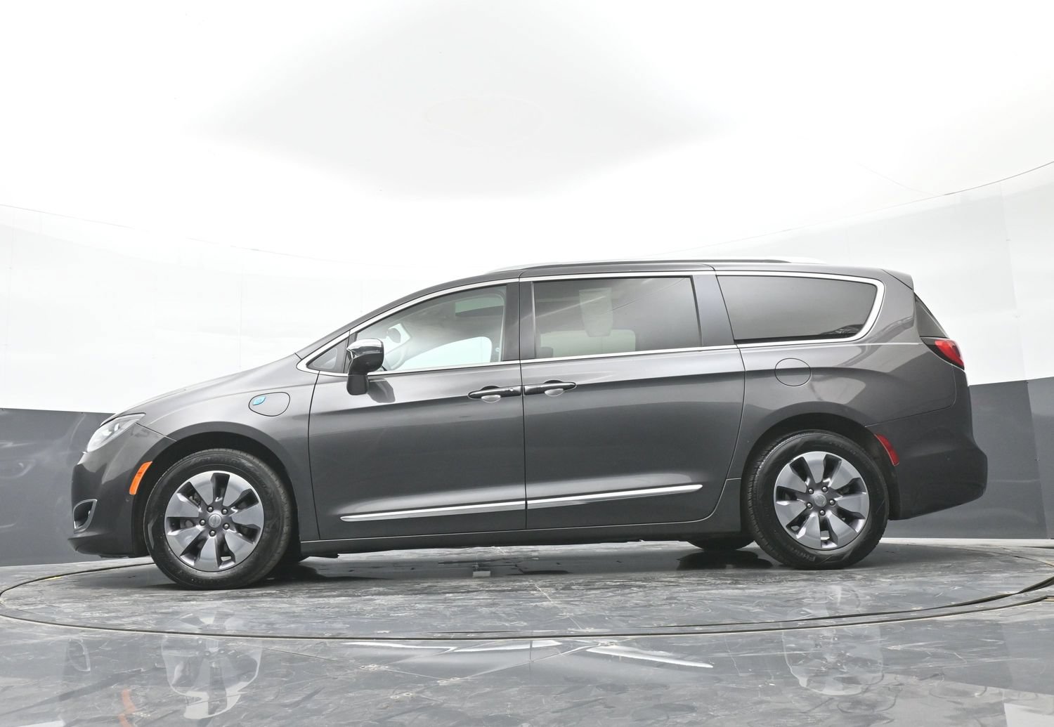 Used 2018 Chrysler Pacifica Limited w/ Advanced Safetytec Group FWD image 46