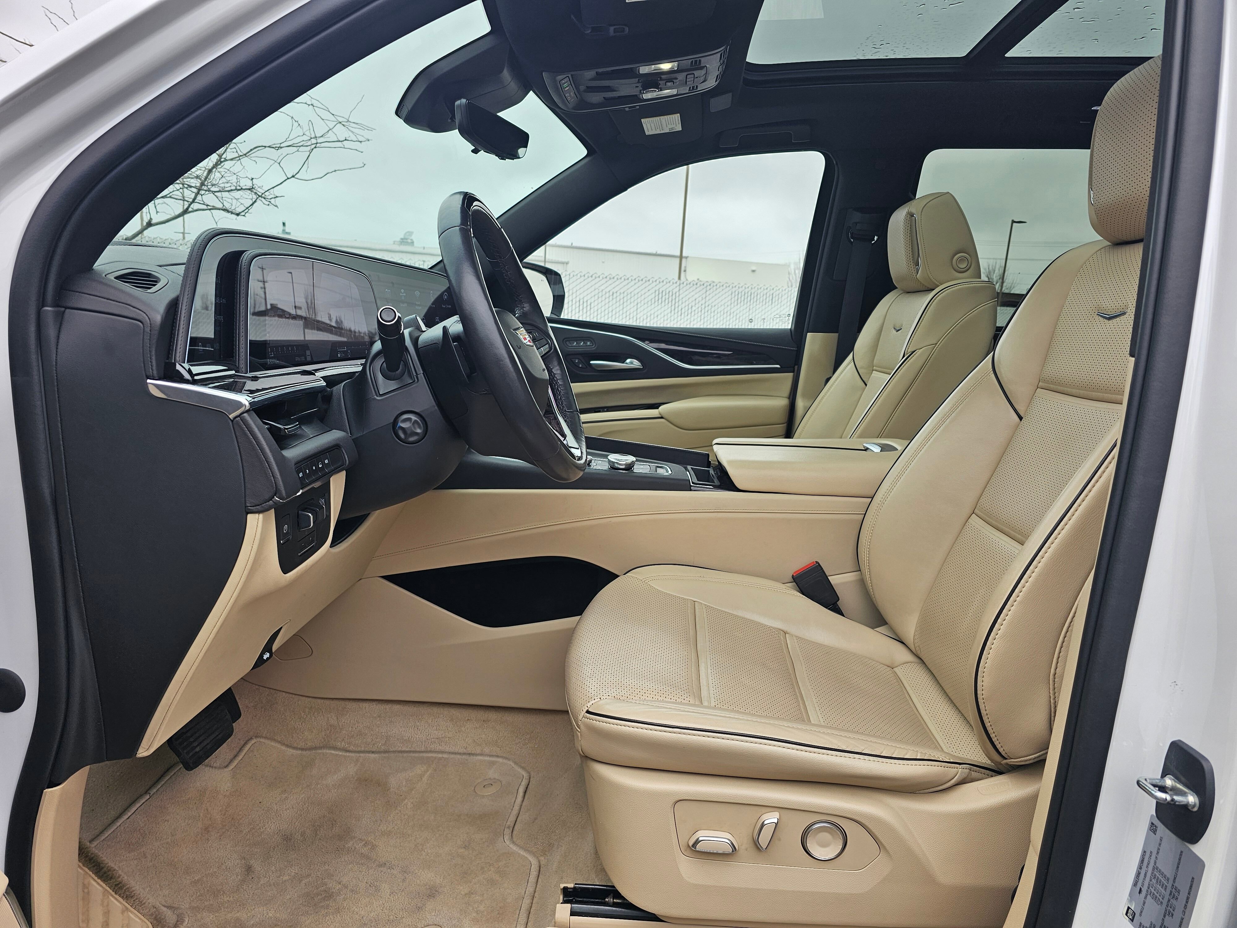 Used 2023 Cadillac Escalade Premium Luxury w/ Performance Package image 43