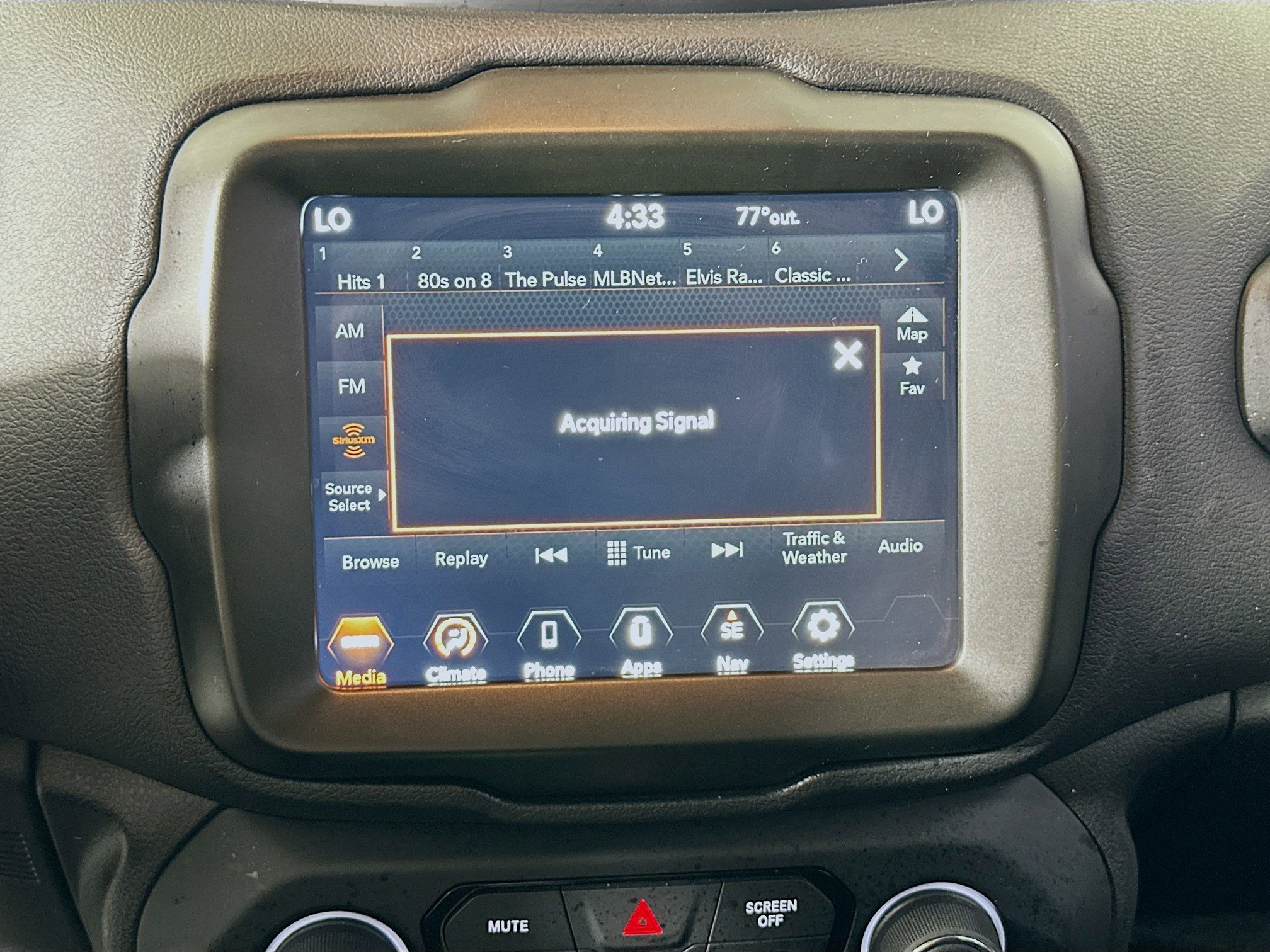 Used 2022 Jeep Renegade Latitude AWD/4WD image 21