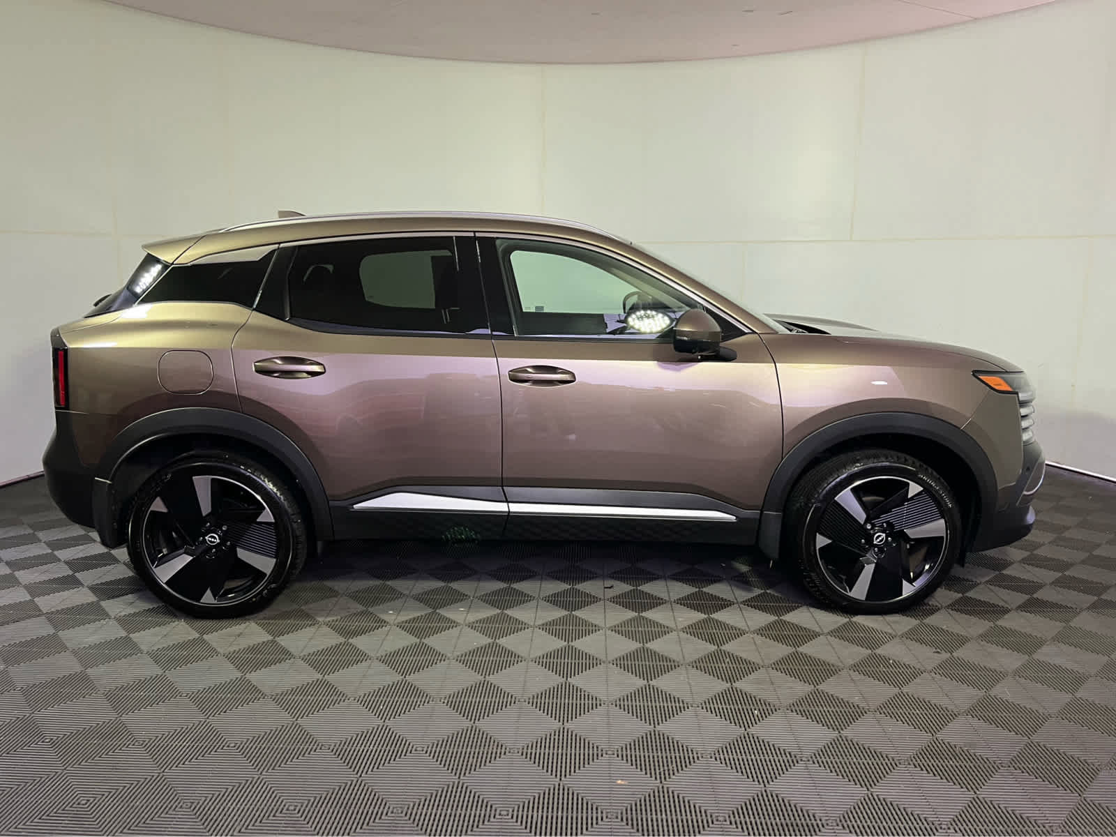Used 2025 Nissan Kicks SR image 8