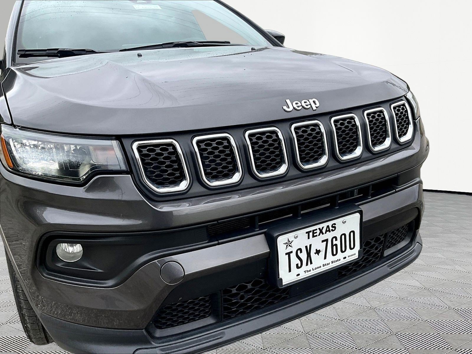 Used 2024 Jeep Compass Latitude AWD/4WD image 33