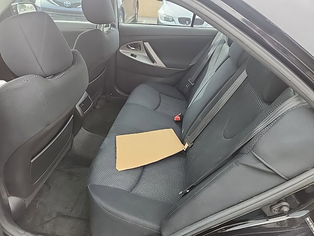 Used 2010 Toyota Camry SE image 11