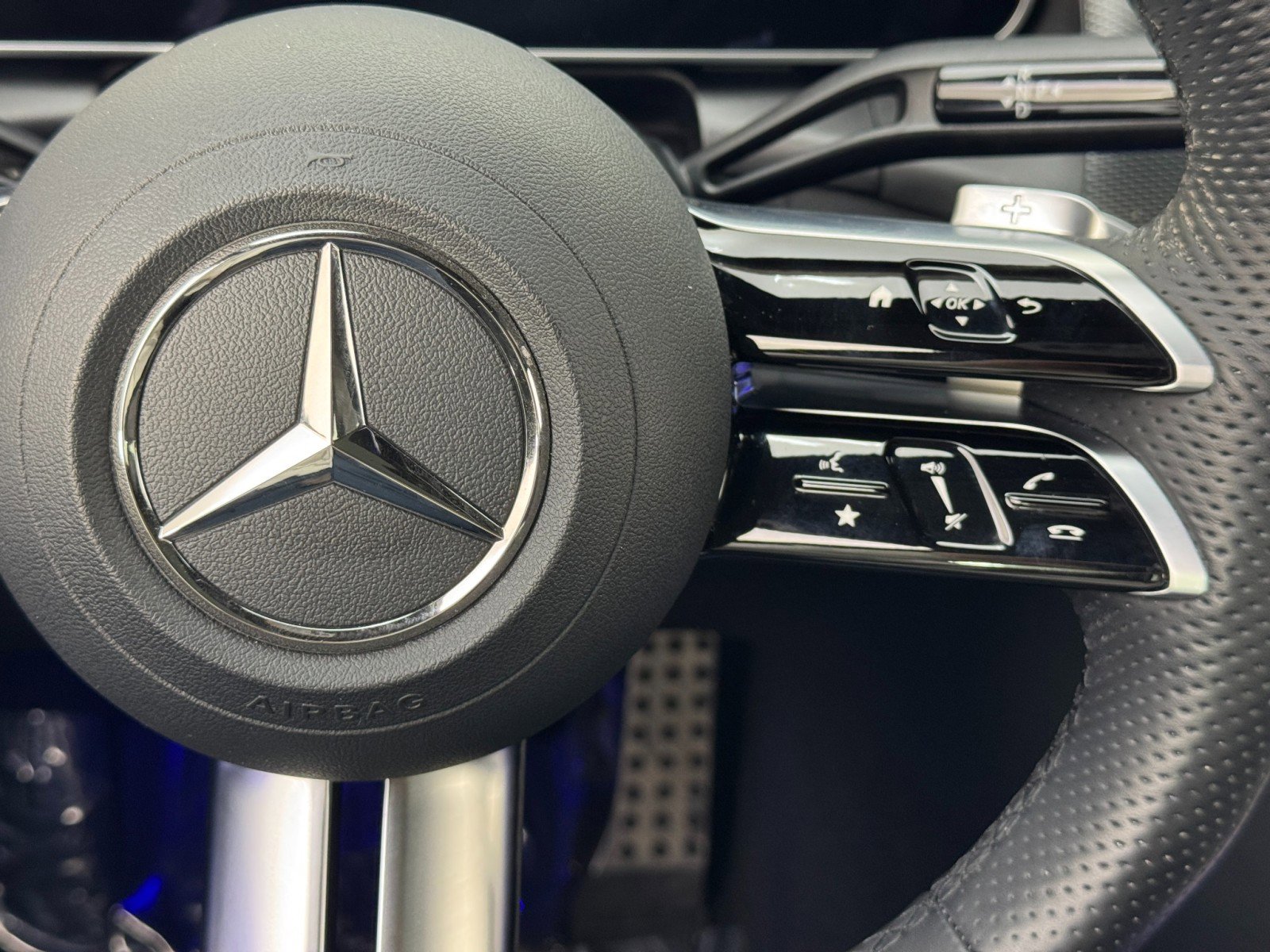 Used 2025 Mercedes-Benz GLC 300 4MATIC w/ AMG Line image 24