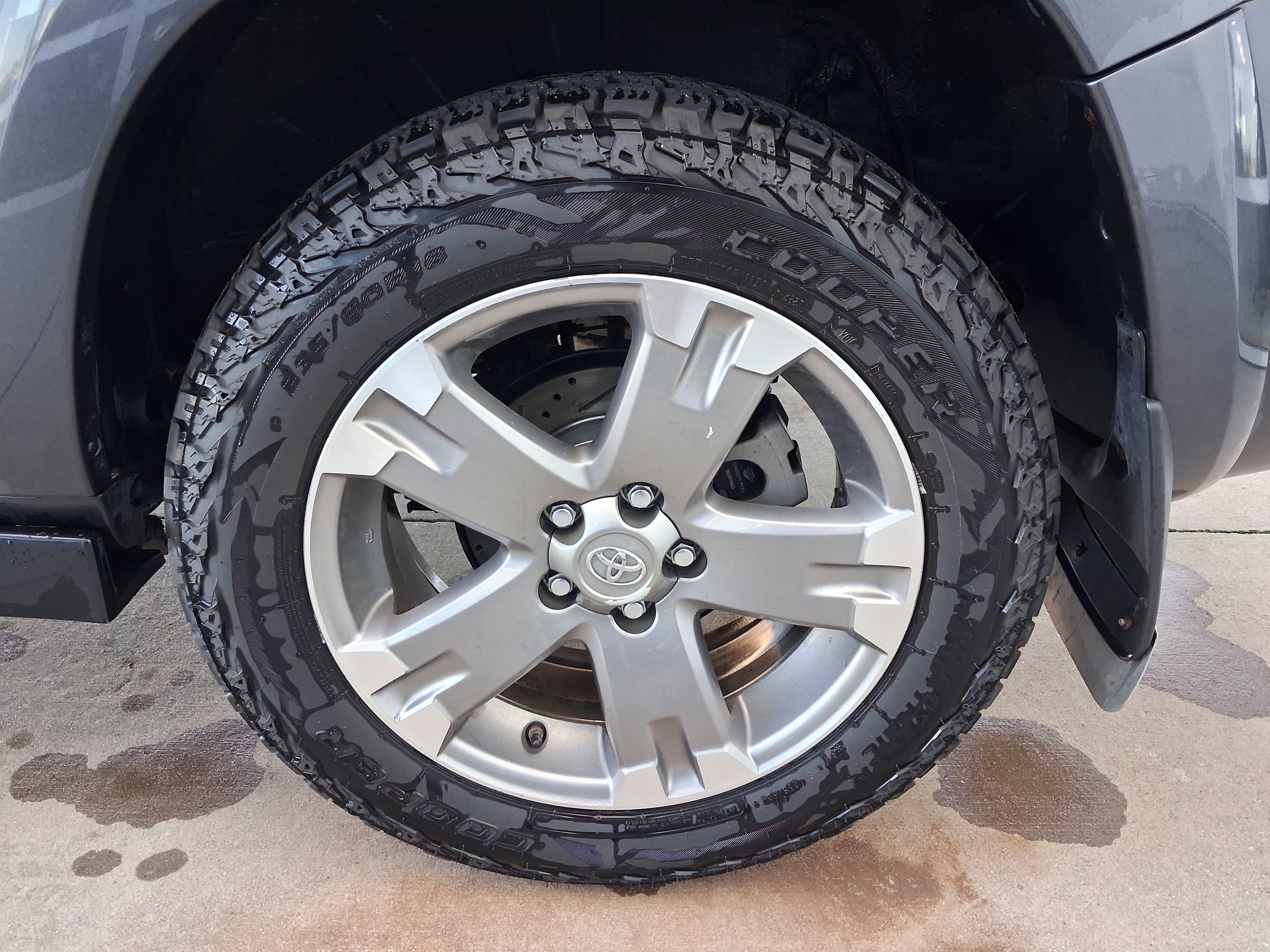 Used 2009 Toyota RAV4 Sport w/ Sport Appearance Pkg AWD/4WD image 17