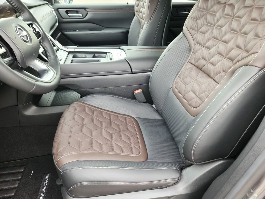 New 2026 Nissan Armada Platinum image 9