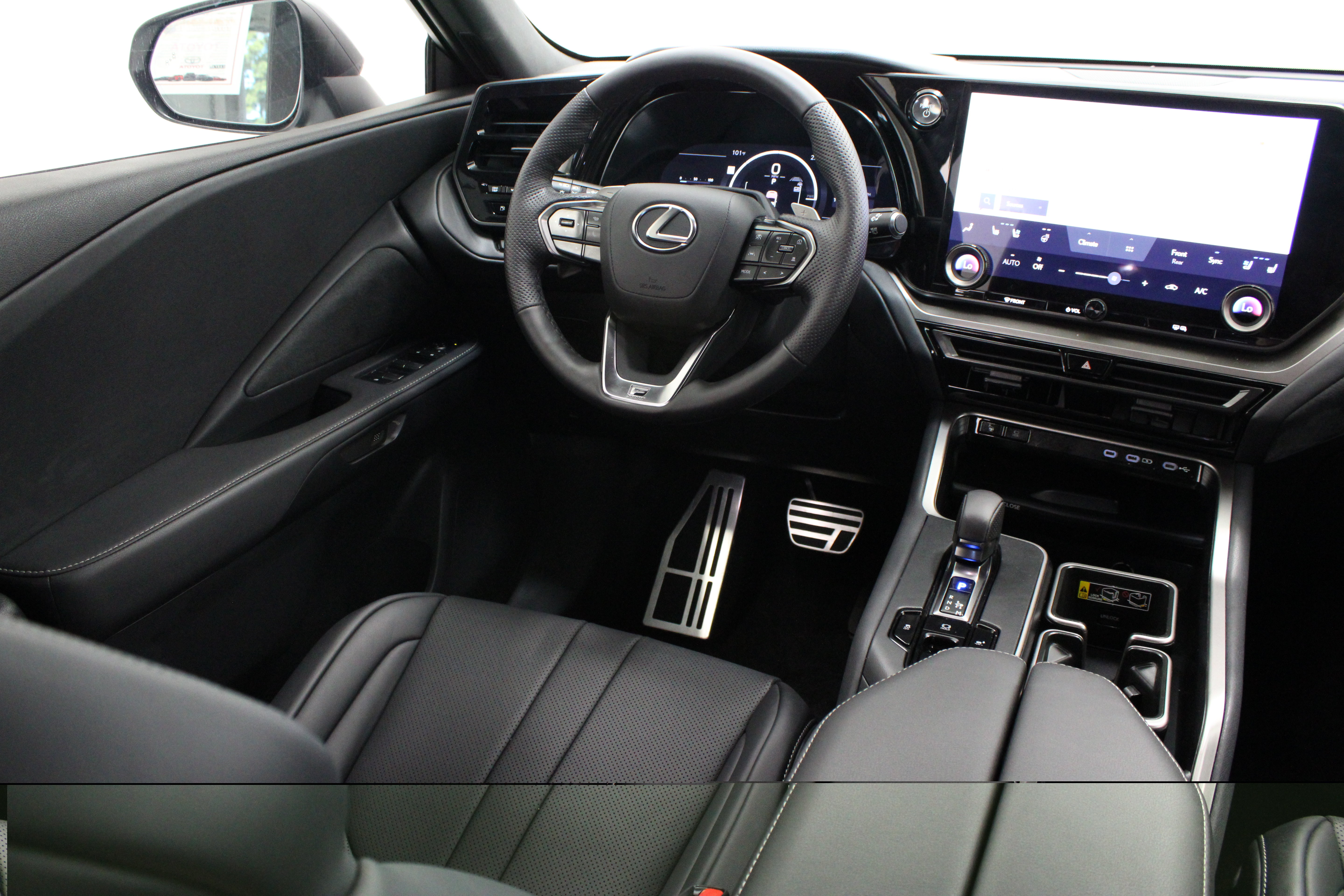 Used 2026 Lexus TX 500h AWD w/ Technology Package image 29