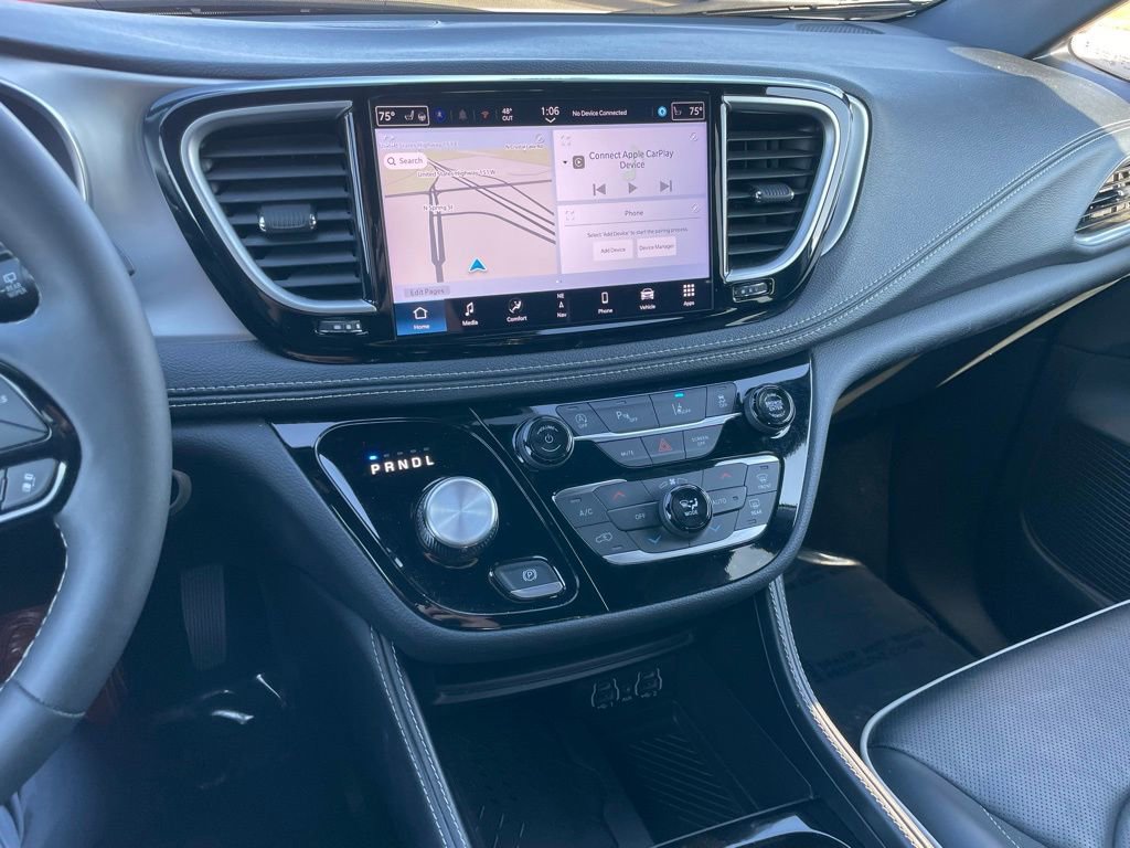 Used 2025 Chrysler Pacifica Limited image 11