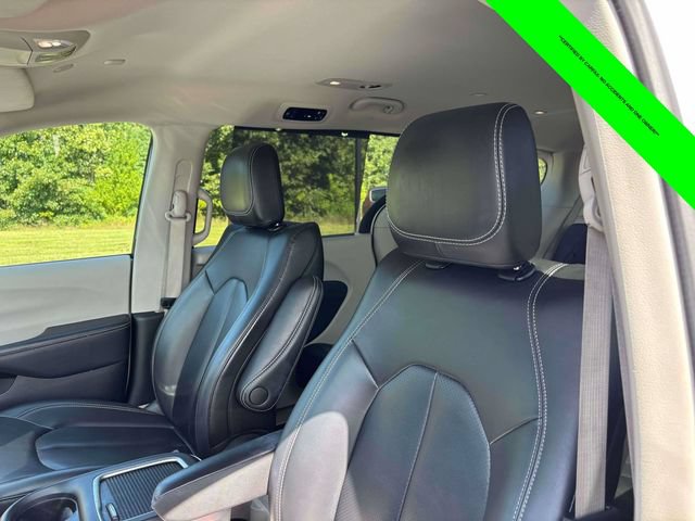 Used 2023 Chrysler Pacifica Touring-L FWD image 6
