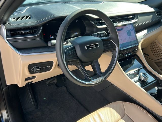 Used 2025 Jeep Grand Cherokee Limited w/ Luxury Tech Group II image 20