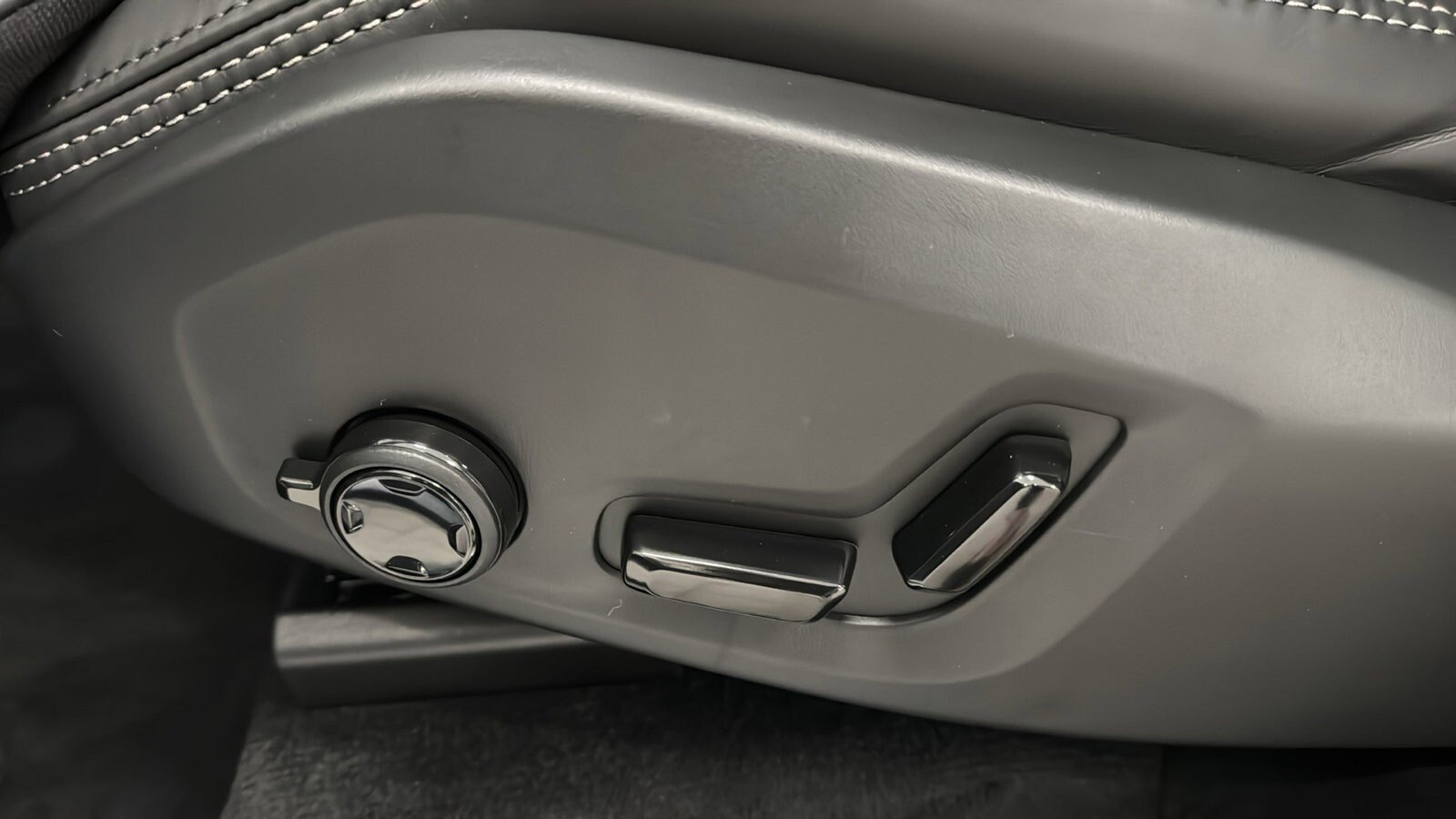 New 2026 Volvo XC90 B6 Ultra w/ Protection Package Premier image 24