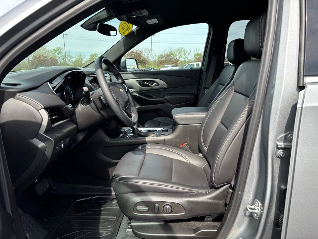 Used 2023 Chevrolet Traverse LT w/ LPO, Floor Liner Package FWD image 15