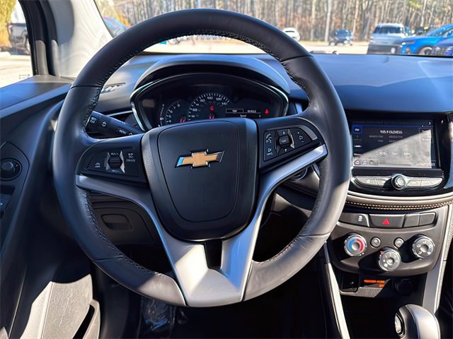 Used 2022 Chevrolet Trax LT w/ LT Convenience Package image 23