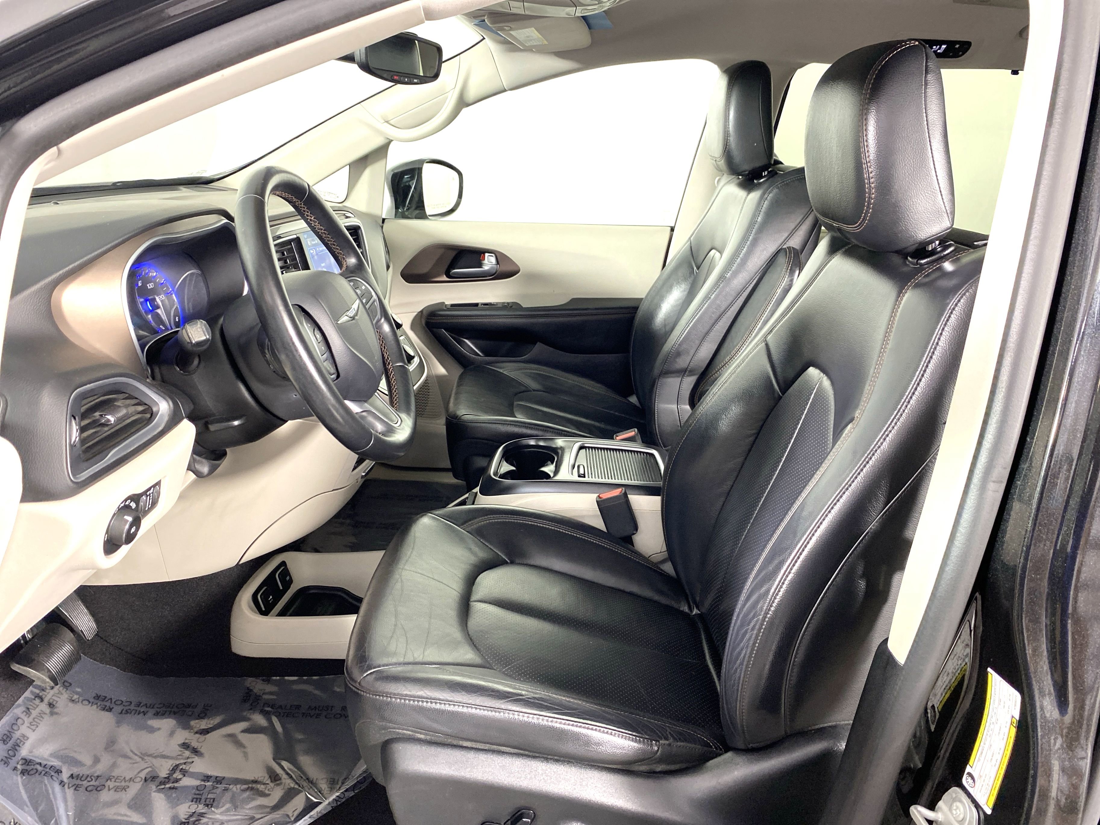 Used 2017 Chrysler Pacifica Touring-L Plus image 15