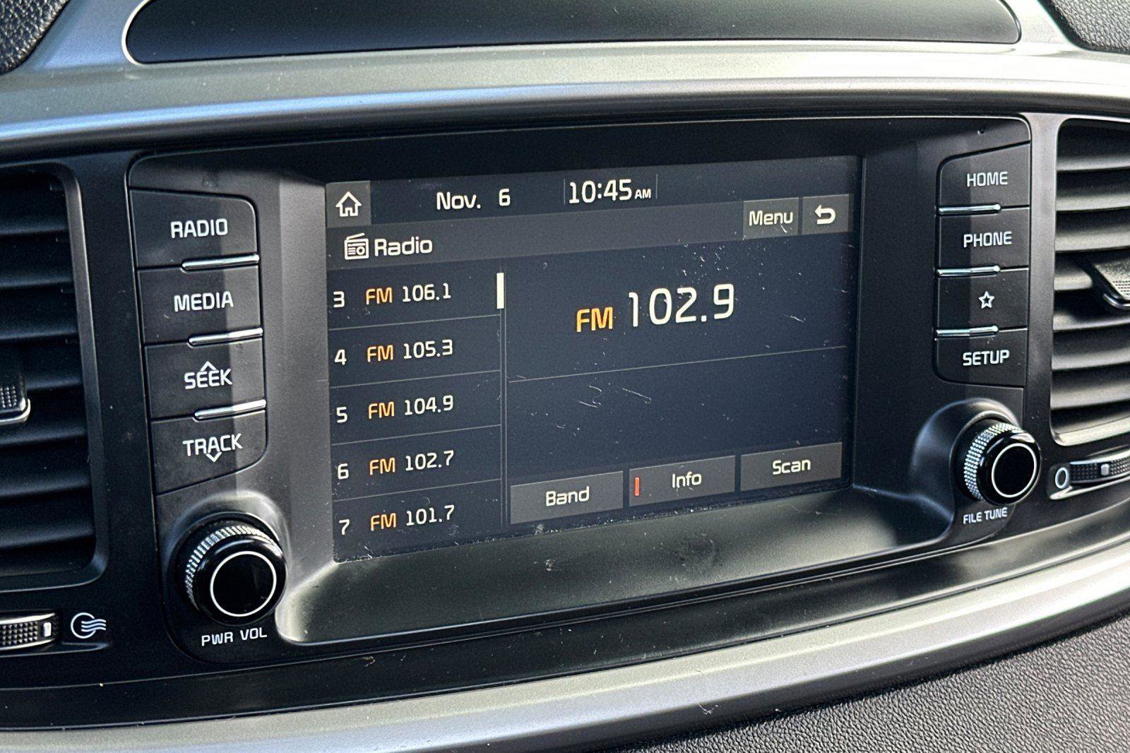 Used 2020 Kia Sorento EX image 18