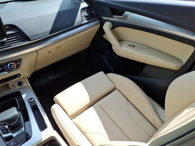 Certified 2025 Audi Q5 2.0T Premium w/ Convenience Plus Package image 12