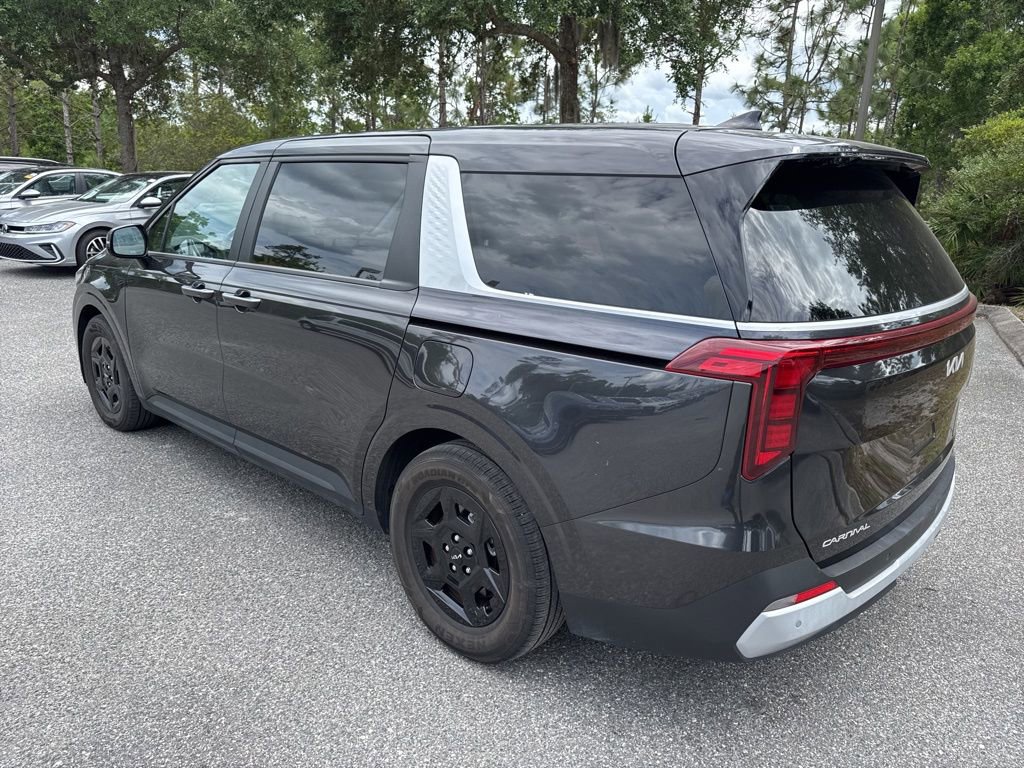 Used 2025 Kia Carnival image 12
