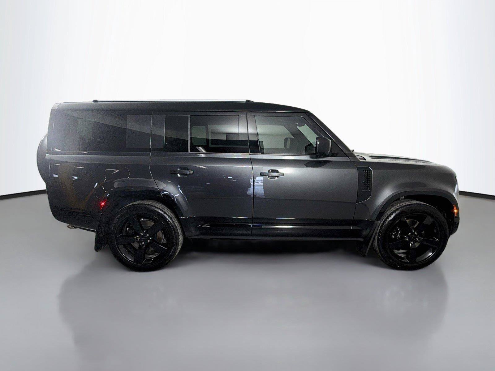 New 2026 Land Rover Defender 130 V8 AWD/4WD image 4