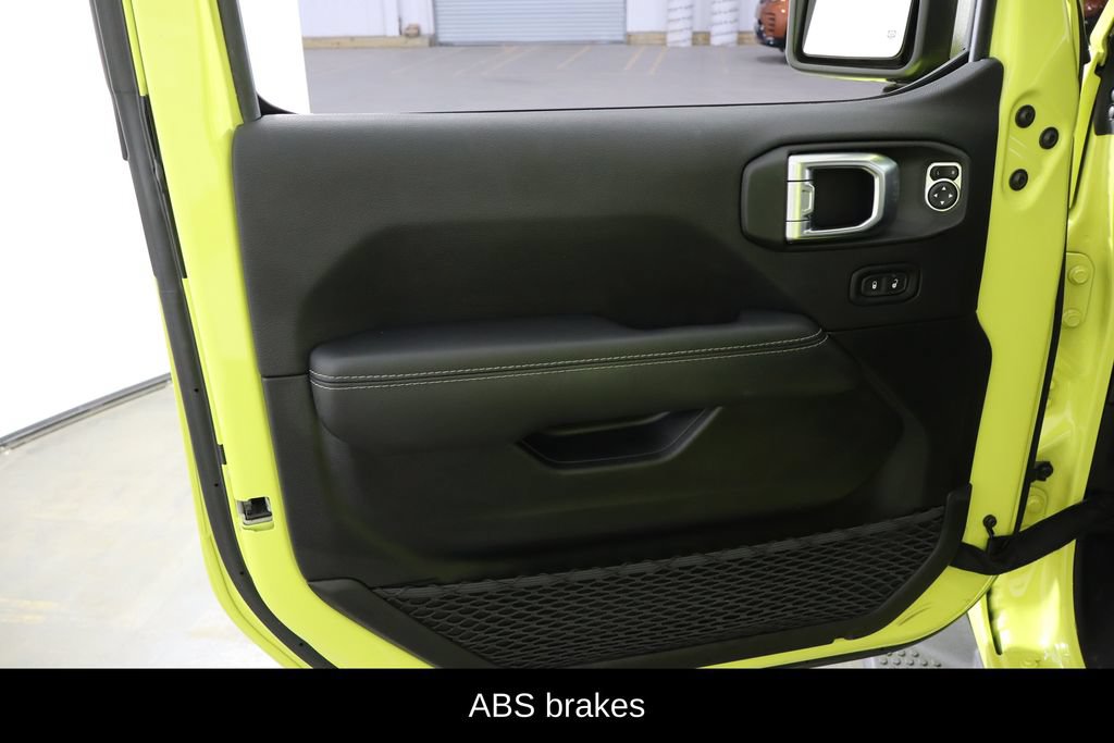 Used 2022 Jeep Wrangler Unlimited Sahara w/ Cold Weather Group AWD/4WD image 13