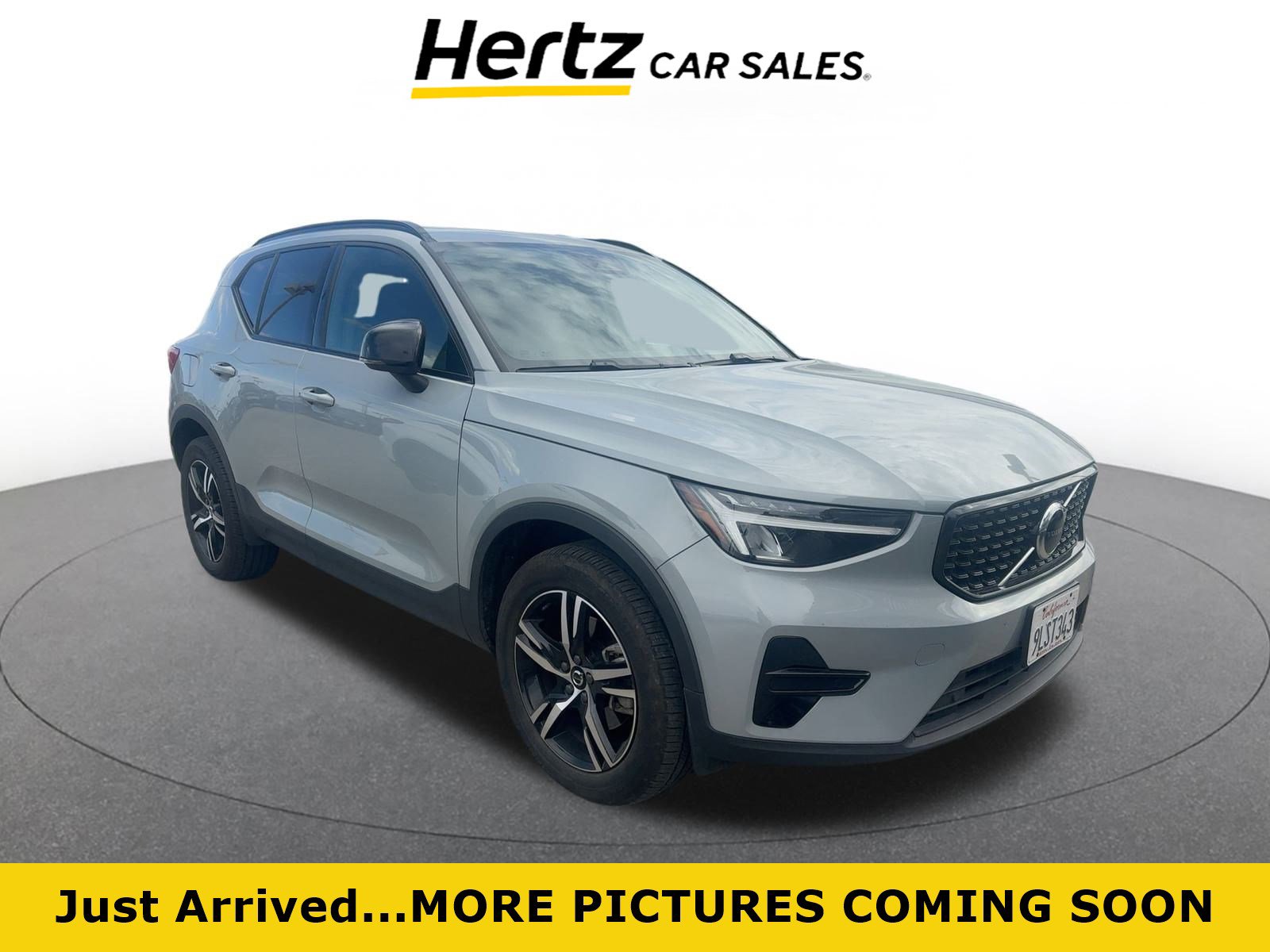 Used 2024 Volvo XC40 B5 Core