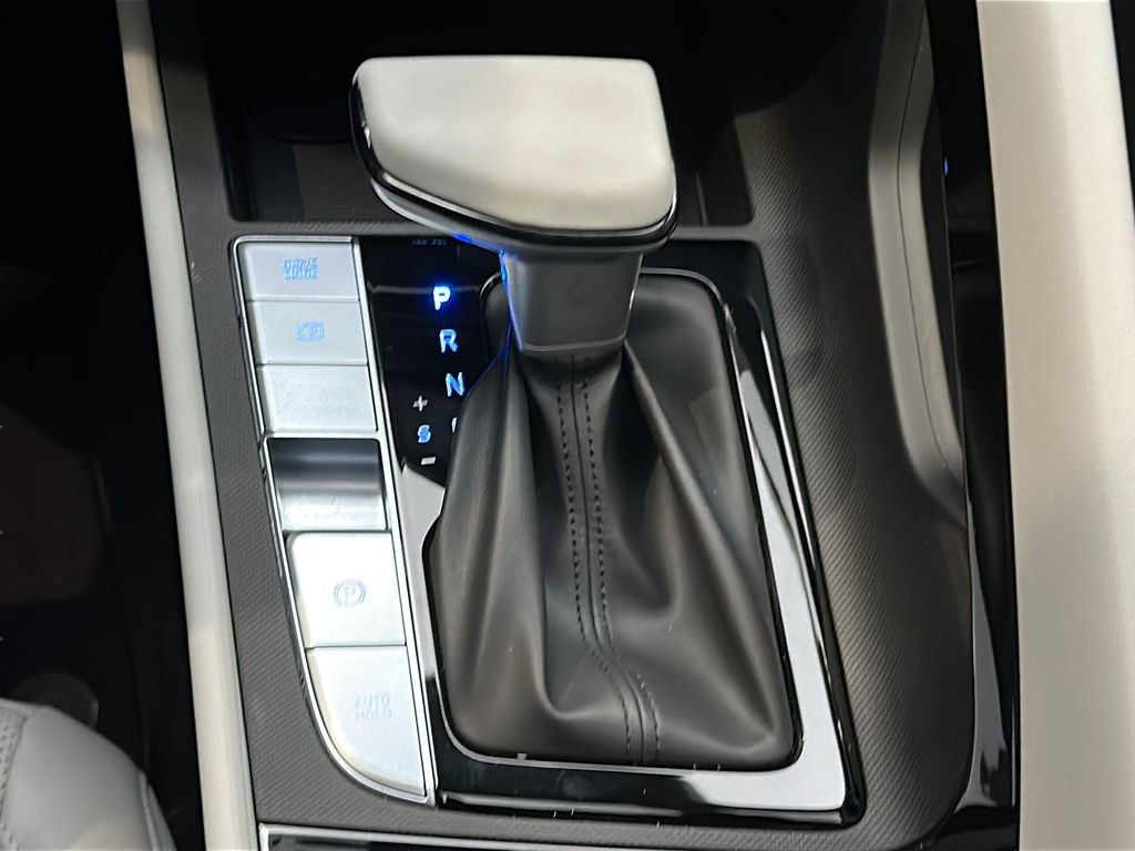 Certified 2025 Hyundai Elantra Limited image 27