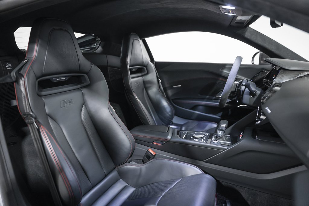 Used 2018 Audi R8 V10 plus w/ Full Leather Package image 22