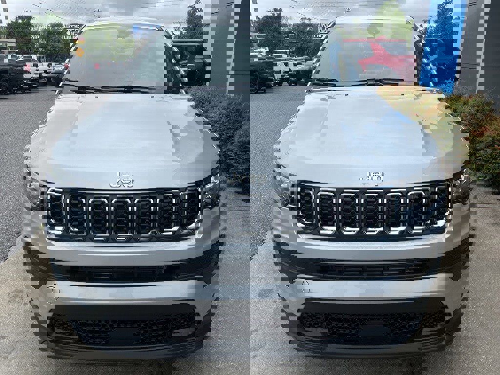 New 2025 Jeep Compass Sport image 4