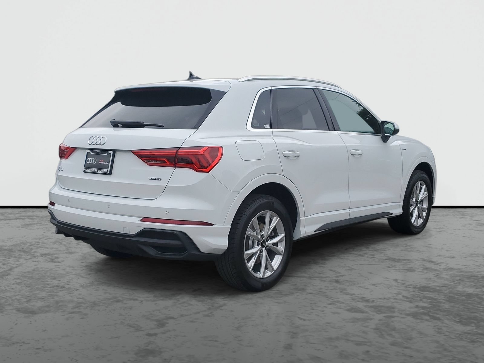 Used 2025 Audi Q3 2.0T Premium w/ Convenience Package AWD/4WD image 4