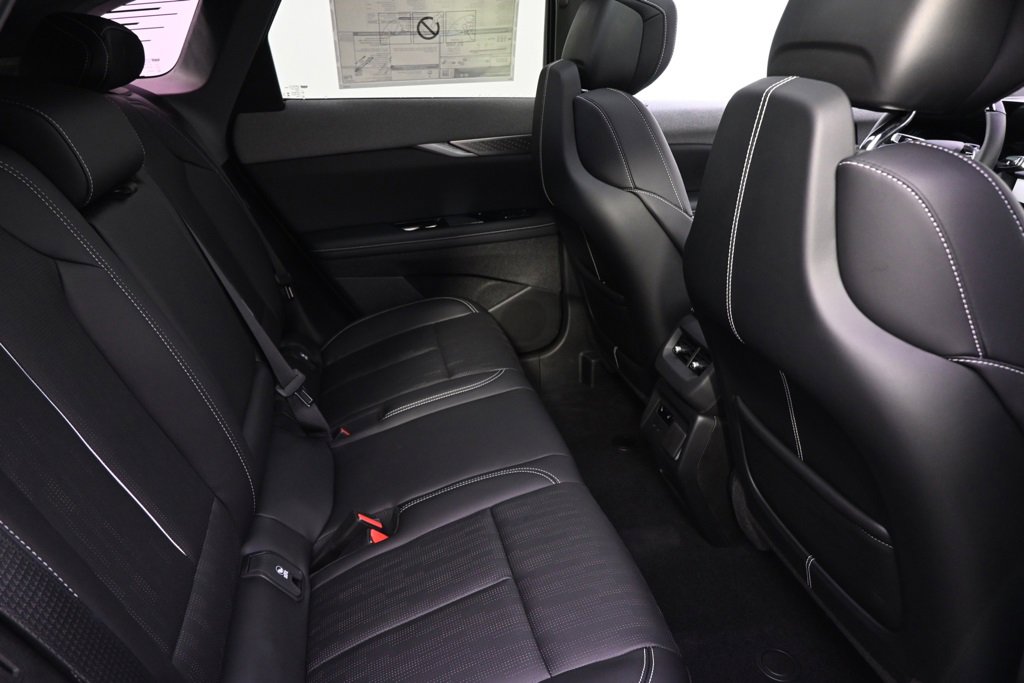 New 2025 Cadillac Optiq Sport 2 w/ LPO, ONYX Package image 18