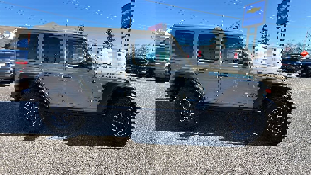 Used 2022 Jeep Wrangler Unlimited Rubicon 4xe w/ Cold Weather Group image 4