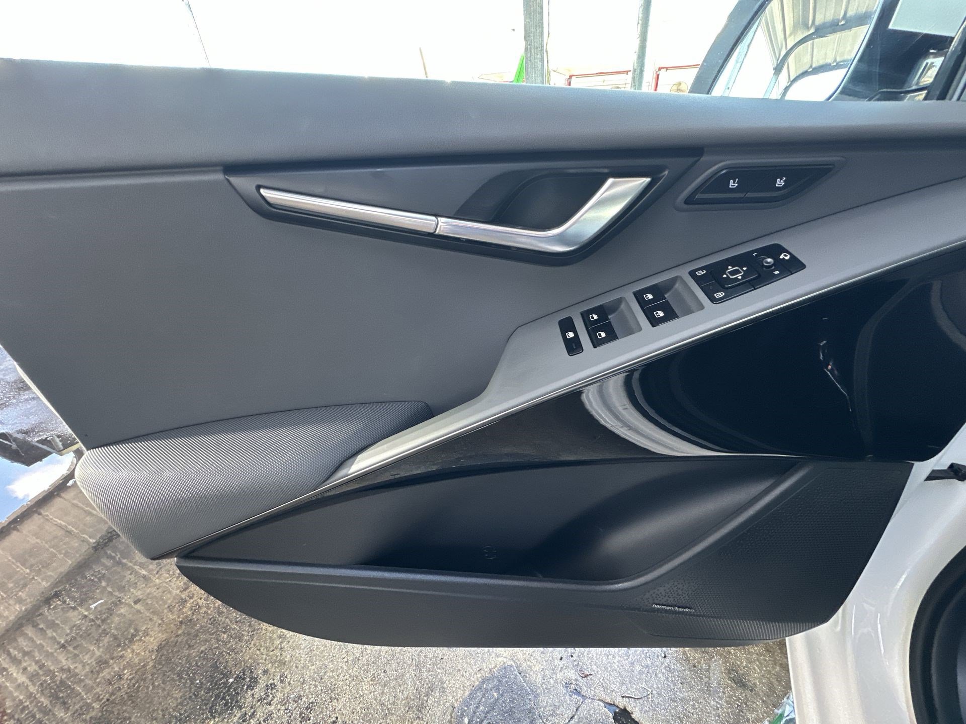 Certified 2024 Kia Niro SX image 30