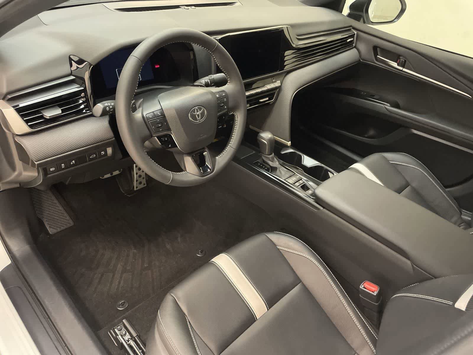 Used 2025 Toyota Camry SE FWD video 2
