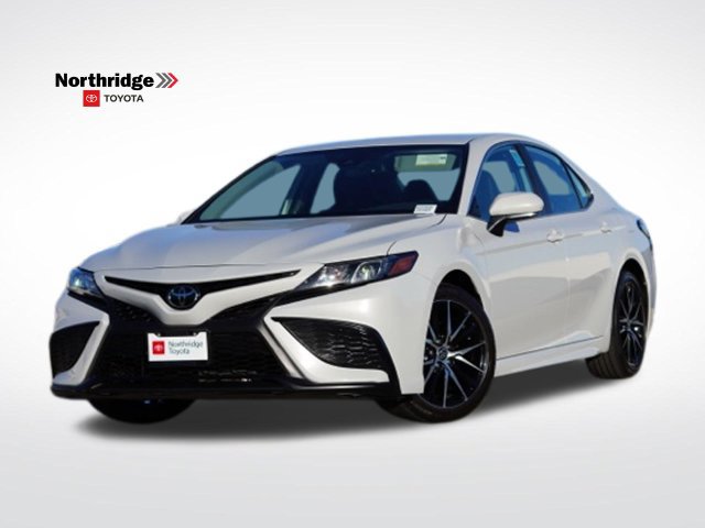 Used 2024 Toyota Camry SE w/ Convenience Package